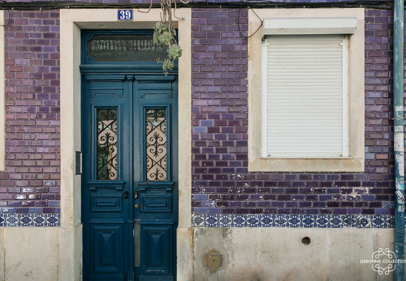 Facade of the building in downtown Lisbon where the apartment is located. Typical Portuguese door