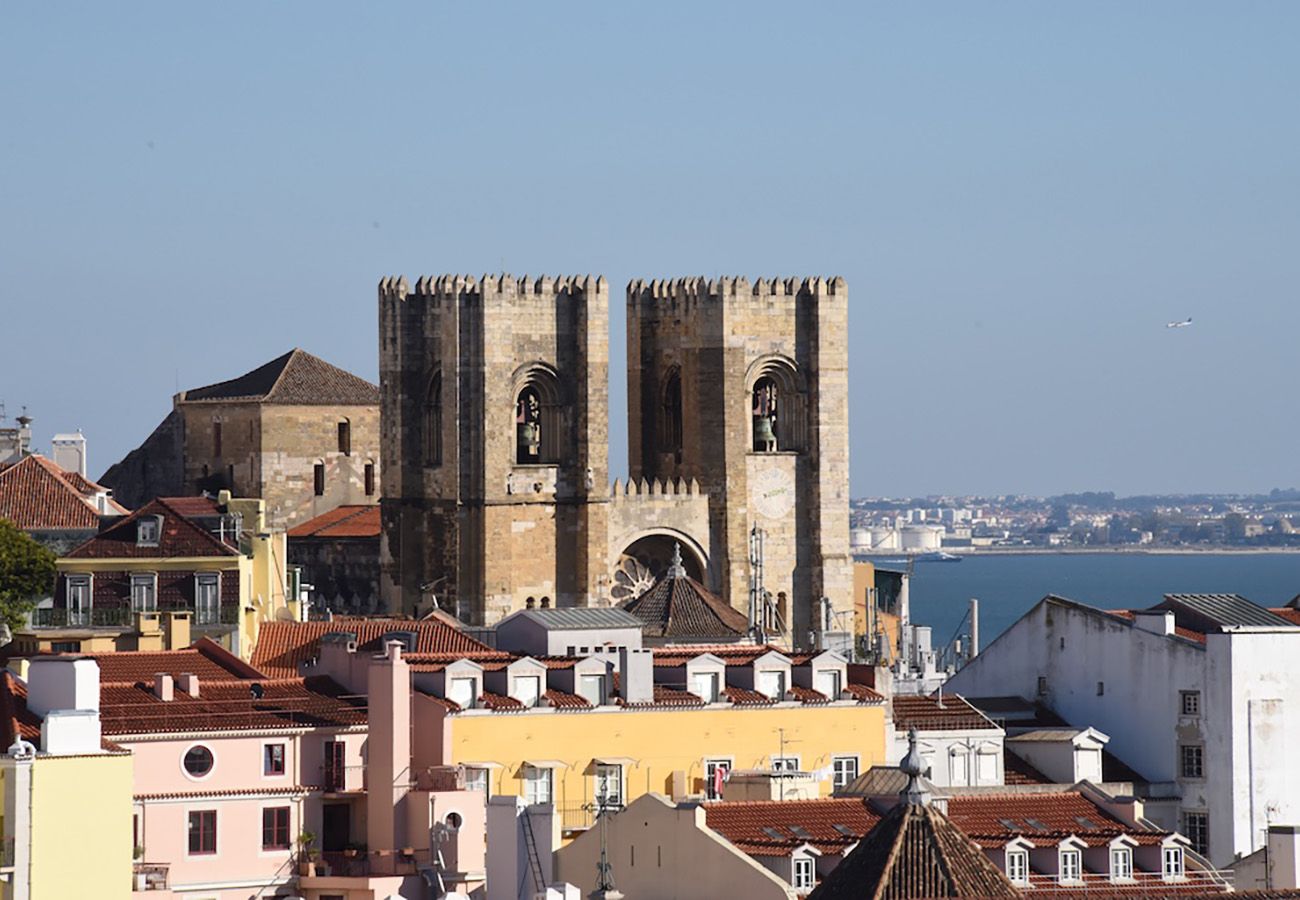 Apartment in Lisbon - Elegant & Charm Castle Gate 19 by Lisbonne Collection