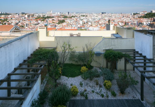View of the sumptuous garden and Lisbon in the heart of the city
