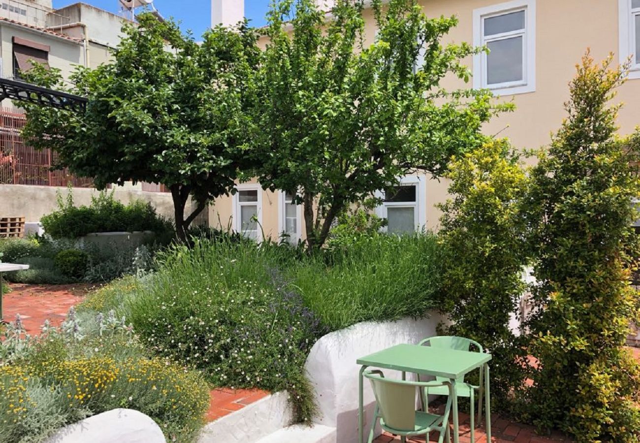 Apartment in Lisbon - Garden Quiet and Cool Apartment 27 by Lisbonne Collection