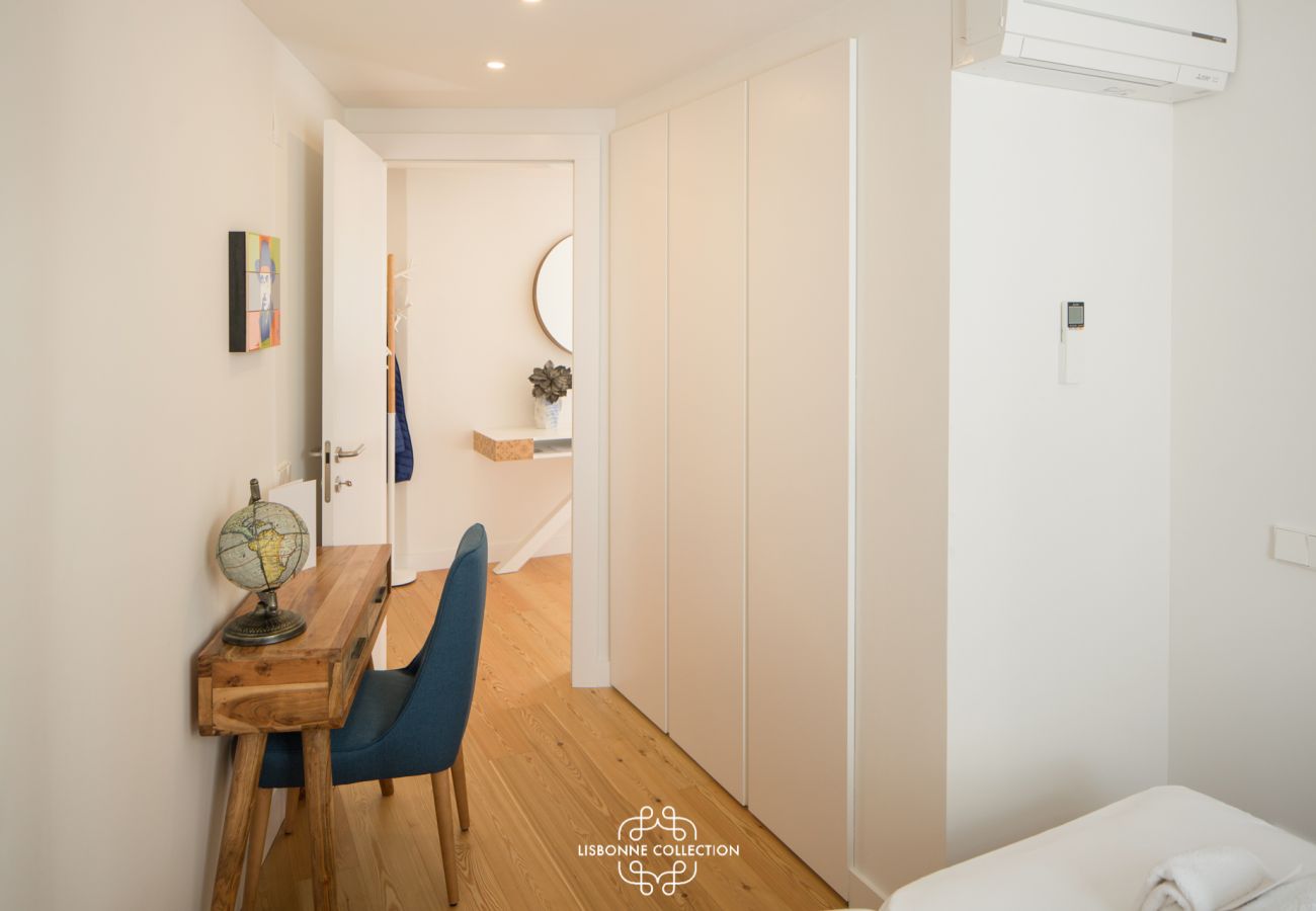 Apartment in Lisbon - Central Apartment with Parking, Terrace and swimming pool 56 by Lisbonne Collection