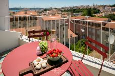 Apartment in Lisbon - Central Modern and Bright Rooftop...