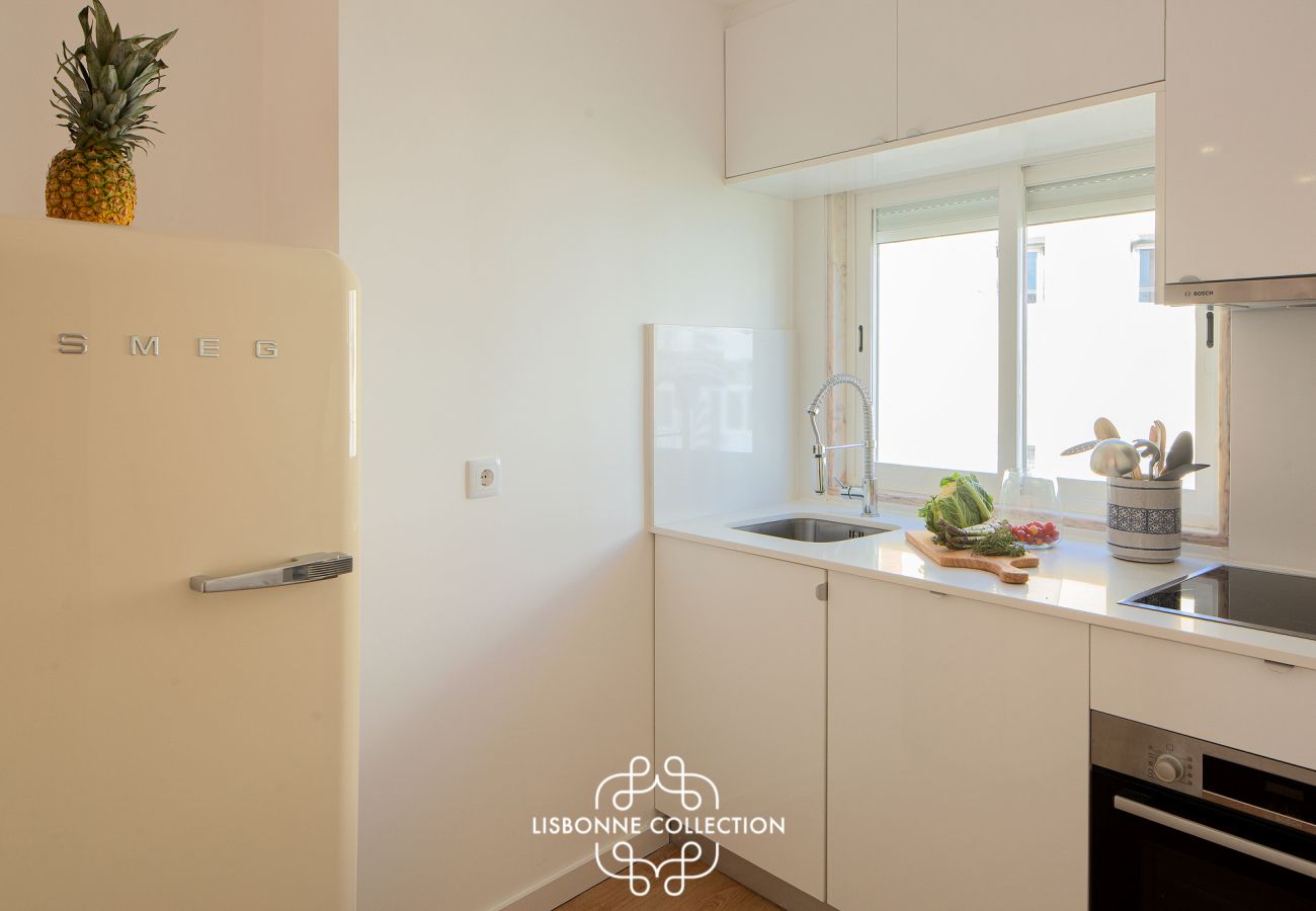 Apartment in Lisbon - One bedroom Apartment + working desk with beautiful terrace and view 79 by Lisbonne Collection