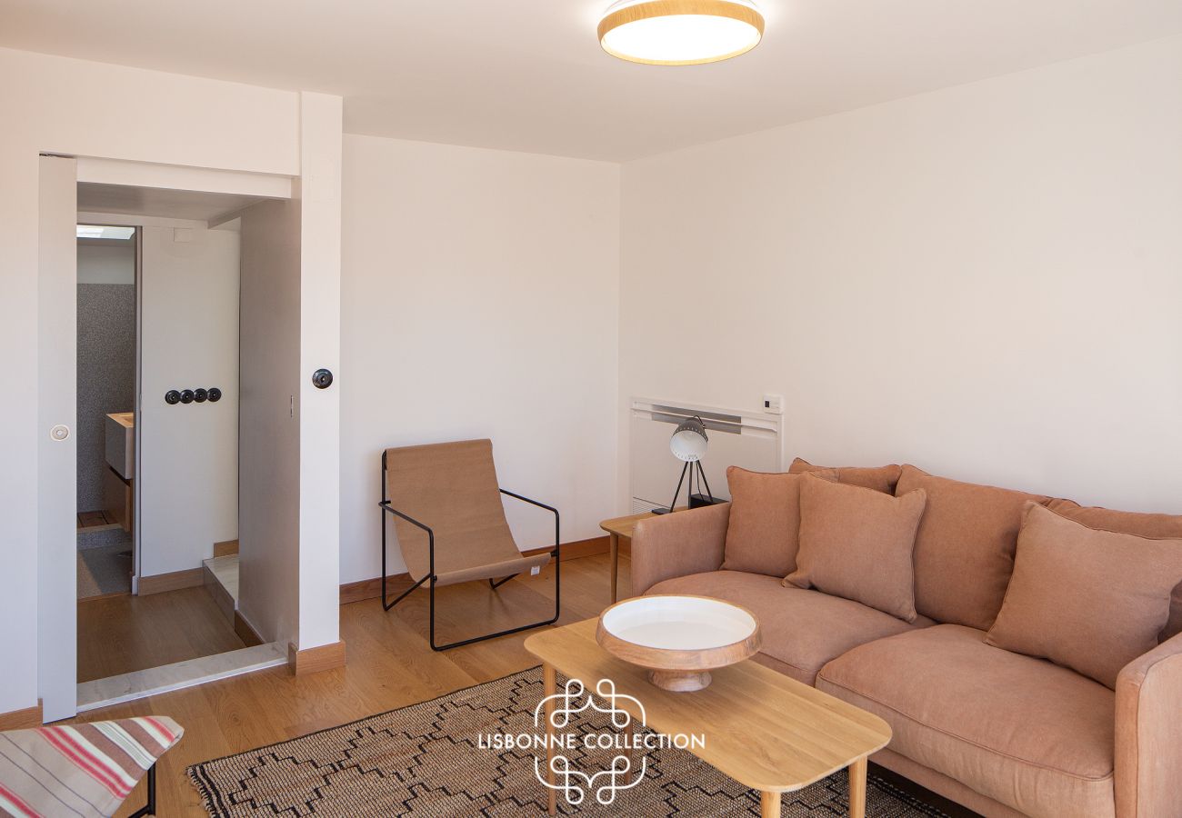 Apartment in Lisbon - One bedroom Apartment + office with beautiful terrace and view 78 by Lisbonne Collection